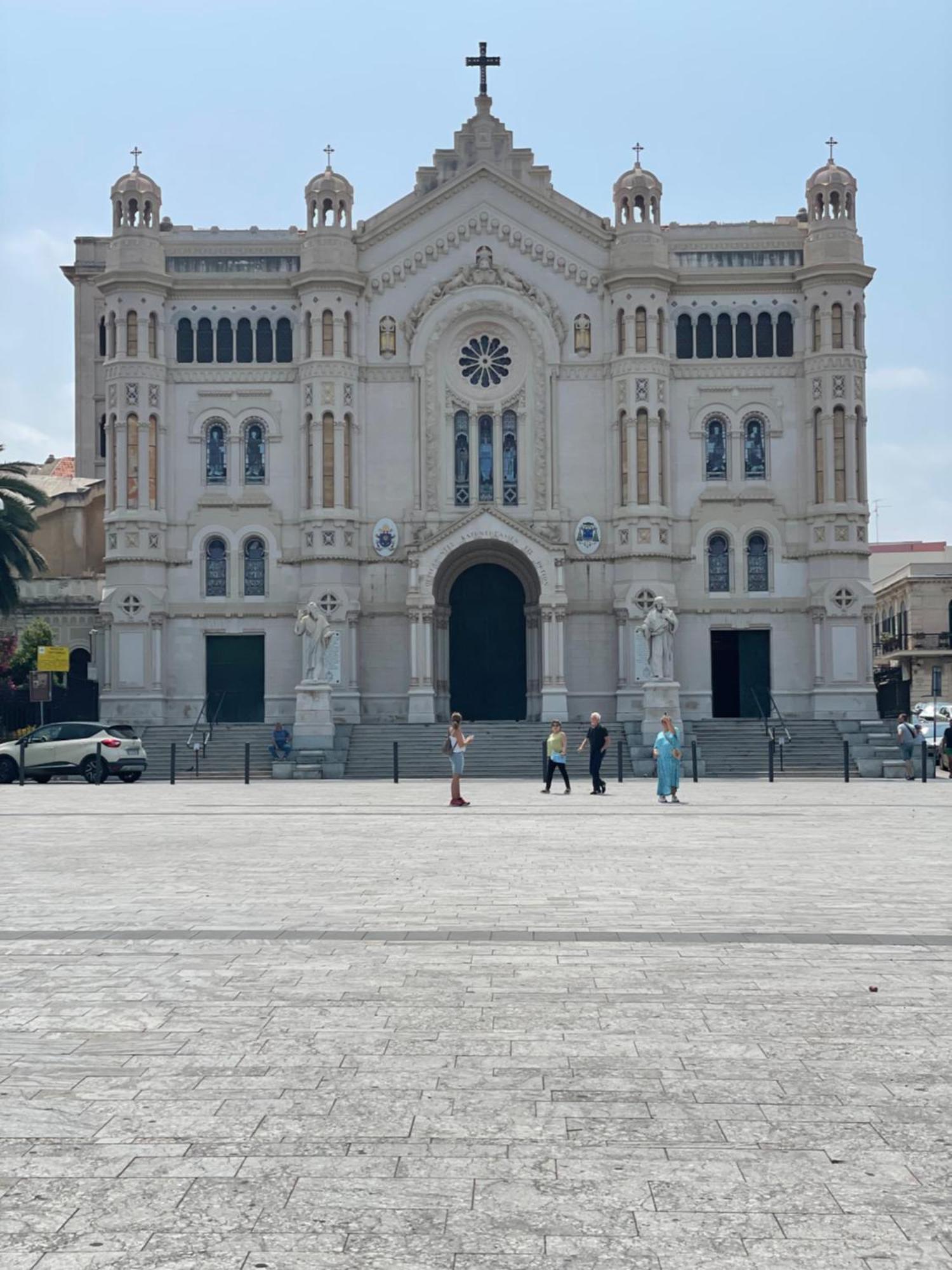Отель La Cattedrale Реджо-ди-Калабрия Экстерьер фото